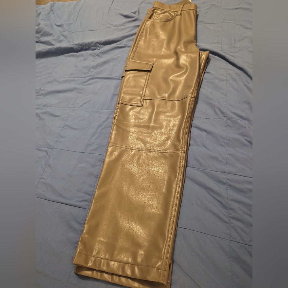 Abercrombie & Fitch Leather Curve Love Cargo 90s Relaxed Pant gray size 14/32